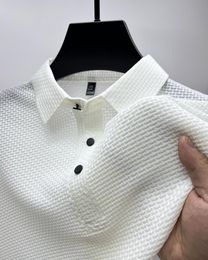 Polos maschile ricami da uomo di alta qualità a maglia di alta qualità polo fresco con polo estate con costolette per un top shir a maniche corte traspirabile