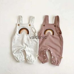 Overall 2023 Spring Baby Clothes Brodery Boys Overaller Kort spädbarn Jumpsuits H240509