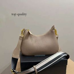 Top Quality Luxury Woman Triangle Gift Armpit Bags Nylon Shoulder Bags Hobos Handbags Chain Purses Designer Crossbody Baguettes Lady Sma 4814