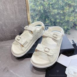 Frauen Designer Sandalen Pantoffeln Pantoffeln Sandalen hochwertige Hausschuhe Kristall Kalb Leder Freizeitschuhe gesteppte Plattform Sommer Komfort Freizeitbeschäftigung Casual 35-40