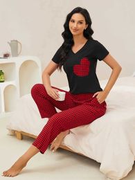 Kvinnors sömnkläder kvinnor pyjamas set v hals kort släng top t pläd långa byxor slpwear 2 stycken nattkläder elastiska midja hemkläder kläder y240426