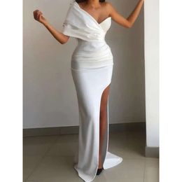 Prom do ombro um veste de cetim dividido sexy alto namorado branco vestidos especiais de OCN para mulheres vestido de jantar simples no chão