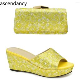 Dress Shoes Classics Design Nigerian Women Matching Bag Set With Shinning Crystal Wedges For Italian Party Pumps