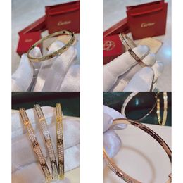 Quality 2024 Thin Narrow Edition Rose Designer Women's Diamond Top V-shaped Gold Sier Bracelet Open Wedding Jewelry Box Q6 Original Quality