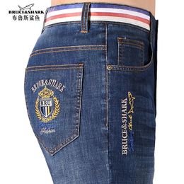 Jeans da uomo estivo che allunga il cotone sciolto di ginnastica di jeans in denim maschile di moda sciolta di grande taglia 8528 Bruce Shark 240425