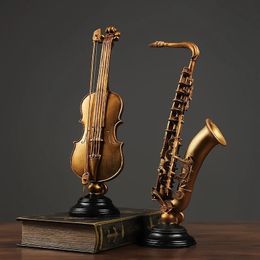 Resin Nordic Home Decoration Living Room Dining Table Gold Violin Saxophone 240422