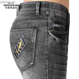 Men's Jeans Mens Jeans Winter Thick Cotton Bruce Shark Fashion Casual Straight Leg Elastic Soft Loose Classic Italian Large Mens PantsL2404