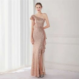 Runway Dresses YIDINGZS Elegant One Shoulder Gold Sequin Dress Women Slit Evening Dress 2022 Party Maxi Dress Long Prom Dress Y240426