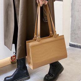 Shoulder Bags Design Senior Handbags Autumn/winter Fashion Crocodile Pattern Retro Underarm Bag Square Width: 30cm