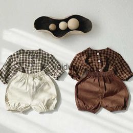 Set di abbigliamento camicie a quadri set per neonati e pantaloncini solidi 2 pezzi abiti per bambini H240429