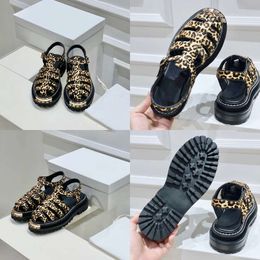 Roman Sandal British Leather Hollowed Out Neutral Sandals Flat Leather Braid Factory Style Strap Box Original Quality