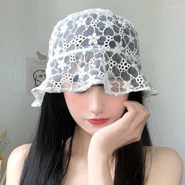 Berets Lace Flower Bucket Hat Women Summer Thin Breathable Hollow Panama Basin Cap Korean Girls Sunshade UV Beach Sun Hats Accessories