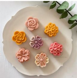 Moulds 15g20g Mini Sweetscented Osmanthus MidAutumn Festival Flower Moon Cake Mould Chinese Cake Mould Mini Pastry Hand Pressing Mold