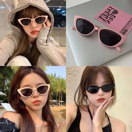 Styles Trendy Quality Sunglasses for Women's Chic Eye Wear Sunnies Sold with Box Packagings Original Quality