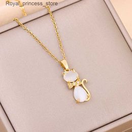 Pendant Necklaces Cute Opal Cat Pendant Womens Necklace Sweet and Sexy Womens Stainless Steel Jewellery Womens Clavik Chain Girls Necklace Accessories Q240426