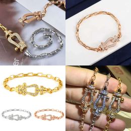 New 2024 Hot Horseshoe Buckle Chain Brand-name Bracelet Fashion Versatile Men and Women Couples Models Braceletsq1-1 sq1-1 Original Quality