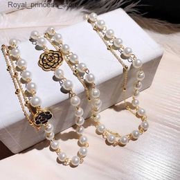 Pendant Necklaces Luxury brand classic camellia necklace imitates pearl double-layer necklace womens clothing long rose sweater chain Q240426