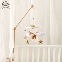 Baby Rattle Toy 012 Months Felt Wooden Mobile born Music Box Crochet Bed Bell Hanging Toys Holder Bracket Infant Crib 240426