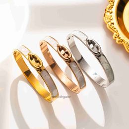 High-end Luxury H Home Bangle Titanium steel Jewellery pig nose shell bracelet for womens versatile H-shaped style without fading