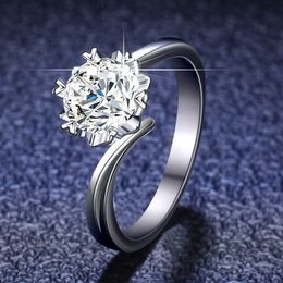 Каменное кольцо Мосанг Снавирная рука снежинка S925 Pure Sier Ring Six Claw Classic Crown Fomen Ring