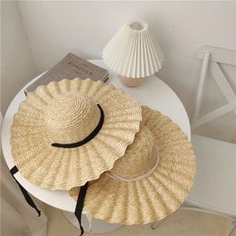 Wide Brimmed Wave Straw Hat for Women Summer Sunscreen Simple Vintage Beach Vacation Cap Girl Cute Accessories 240423