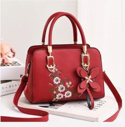 5A Fashion Designer the tote bag Trend Handbag Classical Women Shoulder Messenger Bag Casual Zipper PU Leather Vintage Hand Bag Luxury Outdoor Purse