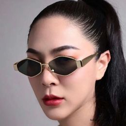 Wome Me Star Ladies Suglasses CL4S254 Network HOT 2024 New Europea America Fashio Style Brad Desig BOX Eyewear Oculos DE SOL UV400 Ultraviolet