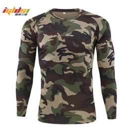 Tactical T-shirts Mens breathable and quick drying military shirt new autumn and spring mens long sleeved tactical camouflage T-shirt camisa masculina 240426