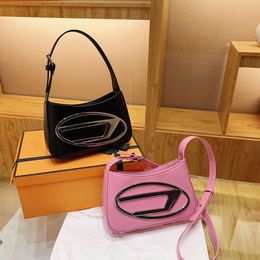 Day Packs Xiaozhong Design Dingdang 2024 Spring/summer Portable Underarm Women's Millennium Spicy Girl Style Silver Shoulder Crossbody Bag