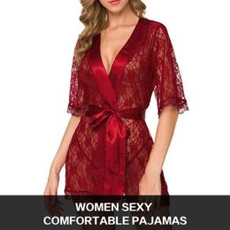 Kvinnors sömnkläder Nya heta sexiga kvinnor Floral spetsunderkläder V-ringning SHR MESH NATCHOWN COFORTY LADIES KIMONO NIGHTDRESS SLPWEAR Y240426