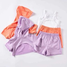 Clothing Sets 3pcs Summer New ldrens Suit Girls Korean T-shirt + Suspenders + Shorts Set ldrens Fashion Clothing Set H240429