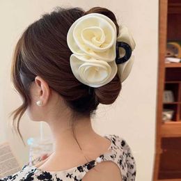 Clamps French Rose Hair Claw Clips Temperament Elegant Hairpin Women Princess Headdress Fashion Grab Clip Female Hair Accessories Y240425