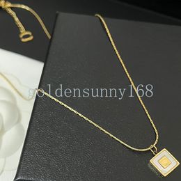 New Styles Letter Pendant Designer Necklace Brand Jewellery Luxury Necklaces Vogue Womens Crystal Pearl Trendy Personality Clavicle Chain Wedding Gift