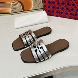 Summer Fashion Women Sandals Designer Comfortable and Elegant Flat Shoes Casual Open Toe Sweet Beach Bathroom Slippers