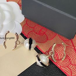 Luxury 18k Gold Eardrop Earrings Designer Pearl Studs Women Orrous Girls Brand Letter Earring Copper Jewelry Valentines Day Gift Engagement