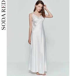 Kvinnors sömnkläder sexiga kvinnor nattklänning lång nattklänning Artificiell silkesfläck DP-V SLPwear Female Dressing Gown Nightie Nightwear Y240426