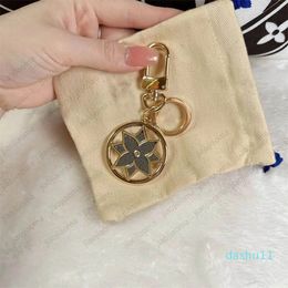 Fashion Gold Keychains Brand Designer Key Chain Mens Luxury Car Keyring Womens Buckle Handmade Leather Men Women Bags Pendant Accessories Multicolor Classic