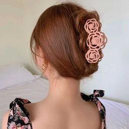 Clamps Korea Retro Shark Hair Claws Clips Women Rose Hairpin Flower Hollow Barrettes Girls Fashion Ponytail Hair Accessories Hairgrip Y240425