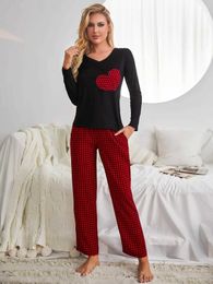Women's Sleepwear Womens Pyjama set with long SLVE heart-shaped printed top and full-length pants plain Slpwear 2-piece V-neck Pyjamas for casual home wear Y240426