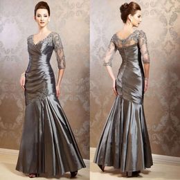 Klänningar av grå elegant illusion bruden mamma halv ärm spetsar applicerade veck sjöjungfru långa bröllopsfest klänningar gästklänning prom formell kvällskläder