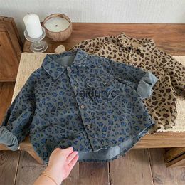Barnskjorta Autumn 2023 Fashion Kids Shirt Boys kläder Långärmad Leopard Print Blue H240426