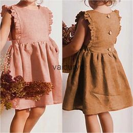 Flickans klänningar Girl Summer Lovely Dress 0-6y Toddler Ruffle Sleeve Linen Cotton A-Line Party Dresses For Ldren Solid Casual Clothing H240426