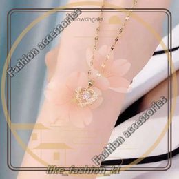 Spiritual Ocean Heart Titanium Steel Necklace Womens Micro Set Zircon Rotable Pendant Lock Bone Chain Light Luxury Premium Accessories 194