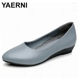 Casual Shoes YAERNI Women's Genuine Leather Low Heels Slip On Classic Black&White Wedges For Office Ladies Woman E533