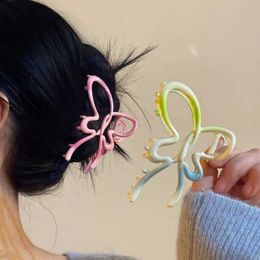 Clamps New Gradient Colour Design Hollow Hair Clip Girl Sweet Butterfly Grab Hairppin Bow Metal Hair Claw Ponytail Hair Accessories Wome Y240425