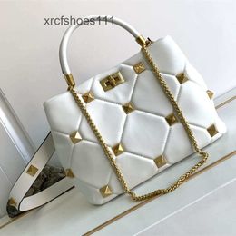 Sheep Lingge Leather One Capacity Walenttiino Designer Shoulder Large Womens Bag Cross Chain Handbag Bags Rivet Bucket Stud Diagonal Fashion 28XV