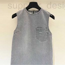 Рабочие платья Дизайнер 2023 Лето новая модная рукавов круглый джинсовый тур -платье для майки для женской средней длины 66xh