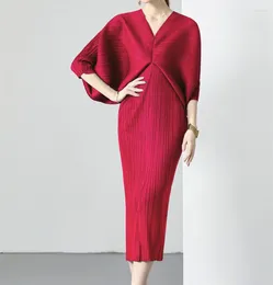 Party Dresses Fashion Summer Wine Red Miyake Pleated Midi Dress Elegant Women's Half Batwing Sleeve Bodycon Sexy V Neck Ladies Office