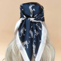 Bandanas Durag Four Seasons Luxury Style Headband 70X70CM New 2023 Womens Beach Sunscreen Square Kerchief Popular Design Silk Headband 240426