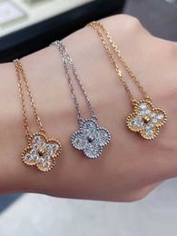 2024 Classic Four Leaf Clover Necklaces Pendants AU750 Full Diamond Petals Lucky Grass Necklace 18K White Gold Rose Pendant with Collar Chain for Women